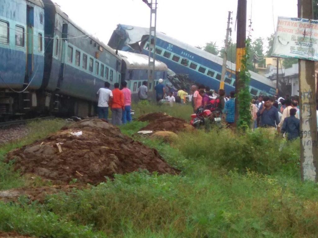 Τραγωδία! Εκτροχιασμός τρένου με 20 νεκρούς στην Ινδία [pics, vids]