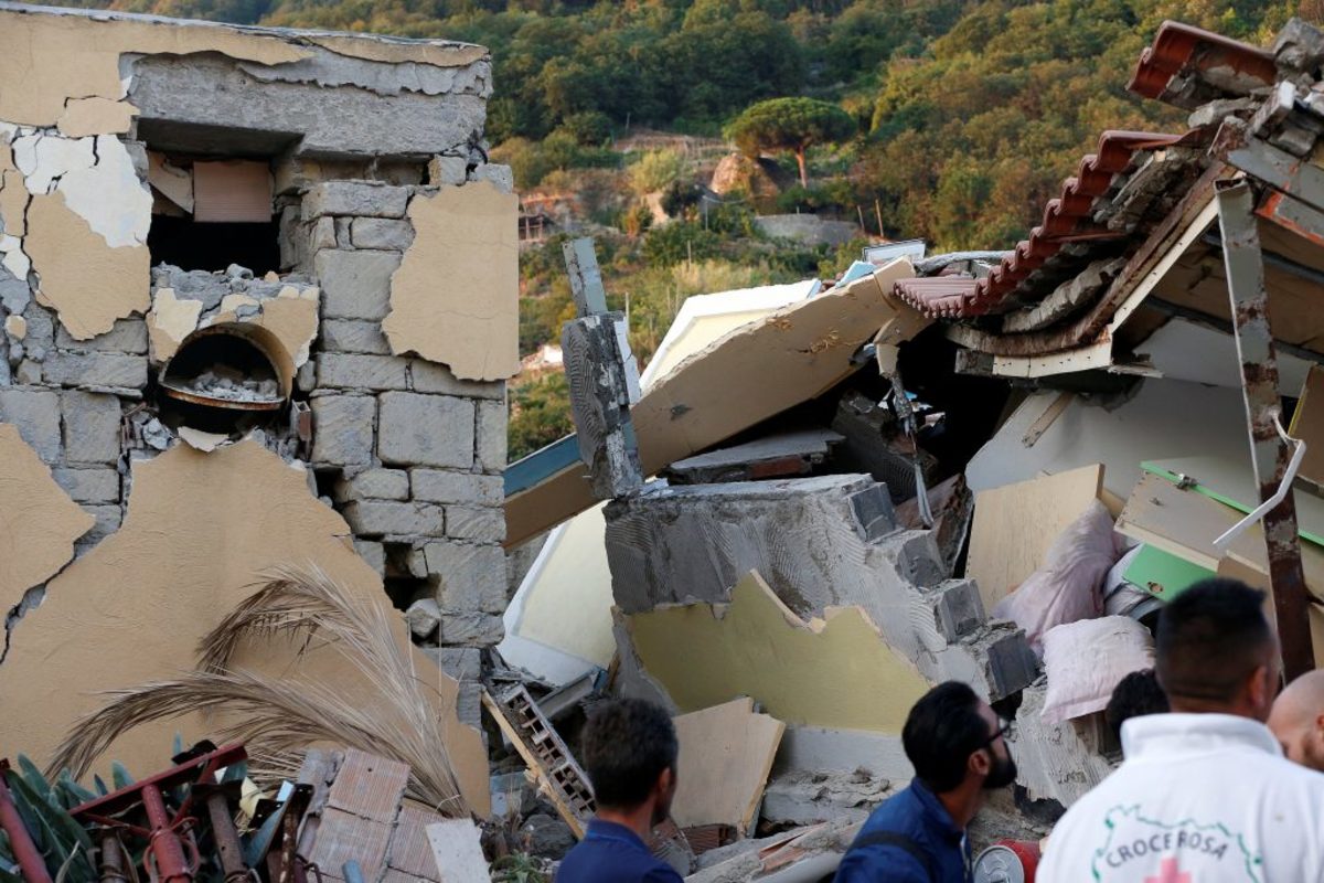 Σεισμός στην Ιταλία: Οι εικόνες της καταστροφής – Ισοπεδωμένα σπίτια, φόβος και δυο νεκροί – Το θαύμα του μικρού Πασκουάλε