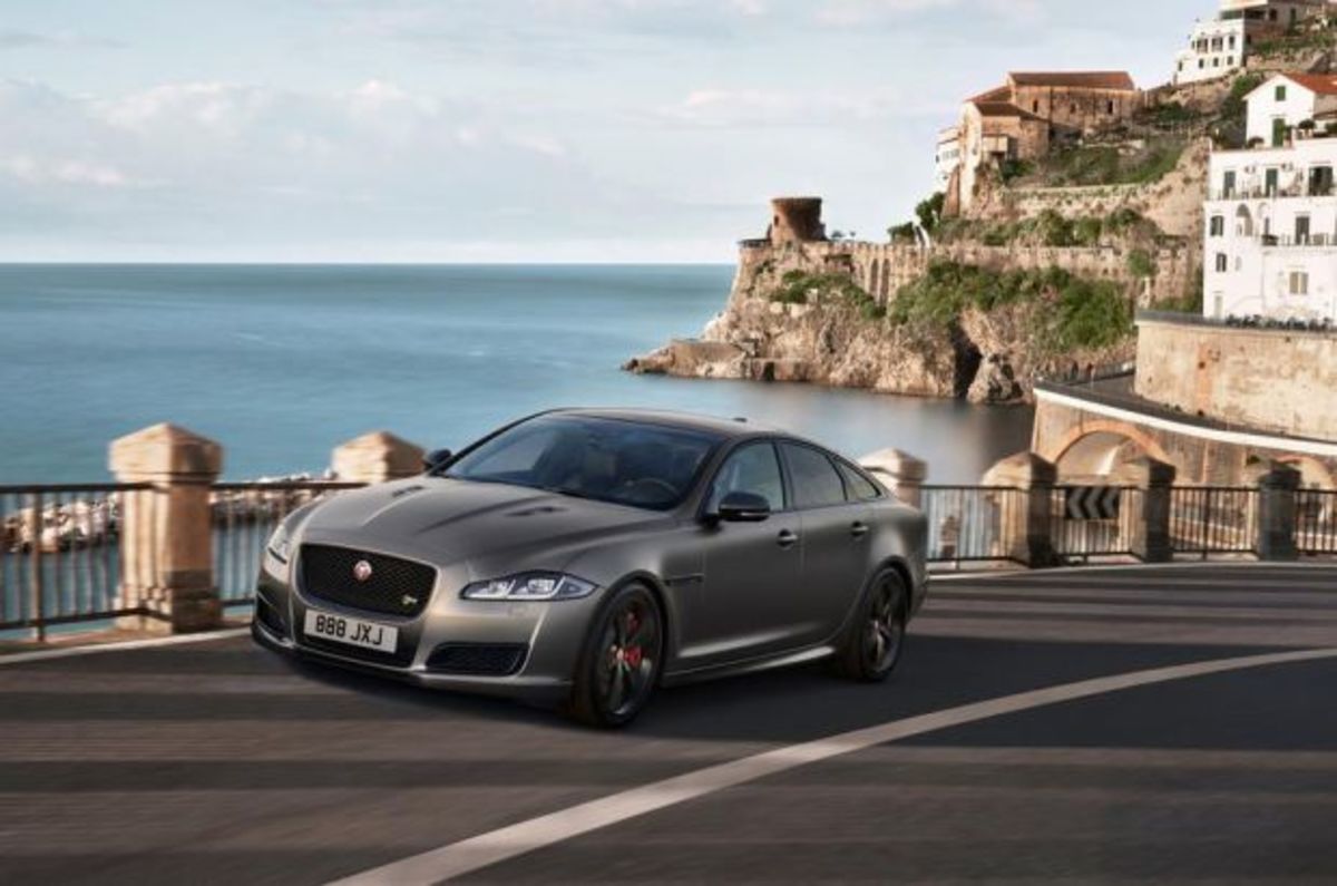 H Jaguar μας δείχνει με ευφάνταστο τρόπο ότι η XJR575 πιάνει τα 300! [vid]