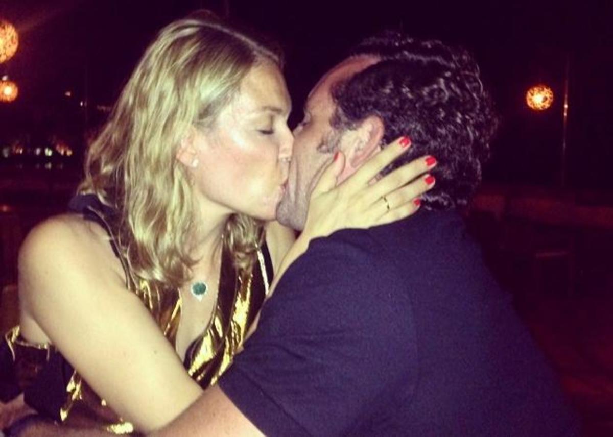 Βίκυ Καγιά: Τα γενέθλια  στην αγκαλιά του άντρα της και η τούρτα έκπληξη! [pic]