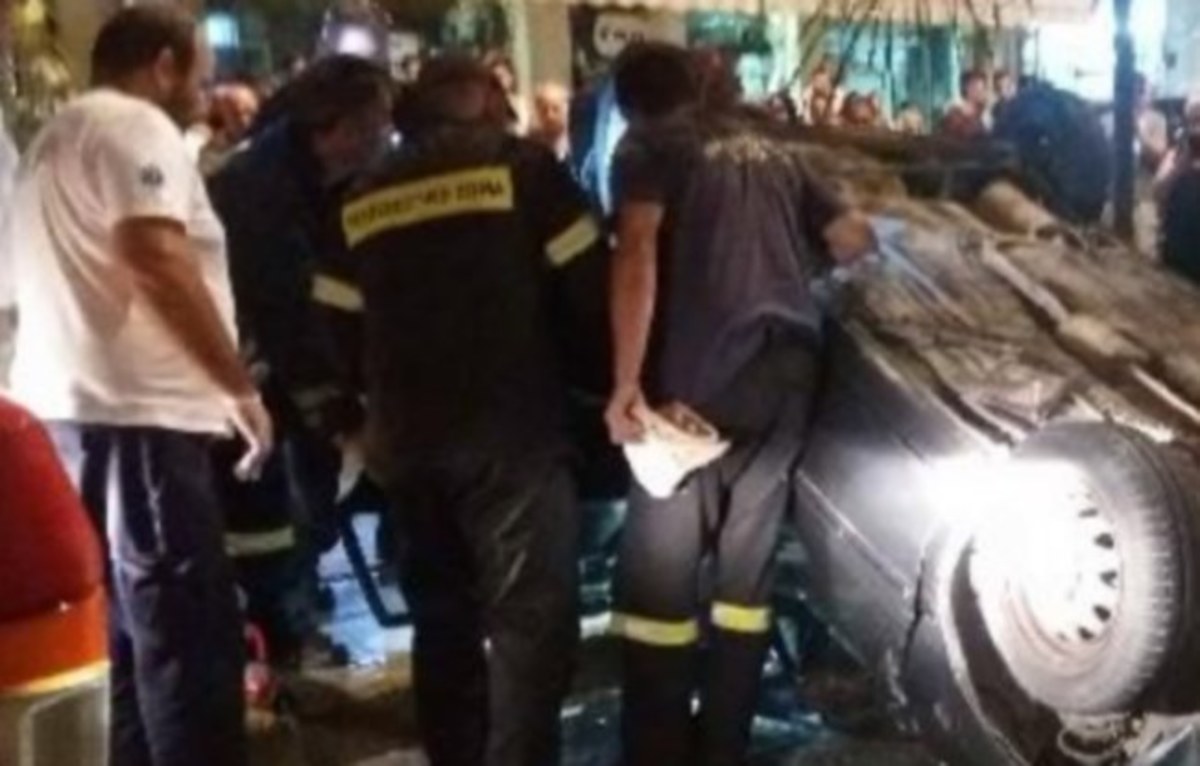 Καλαμάτα: Τροχαίο με εγκλωβισμό οδηγού στο κέντρο – Ανατροπή αυτοκινήτου μετά τη σύγκρουση!
