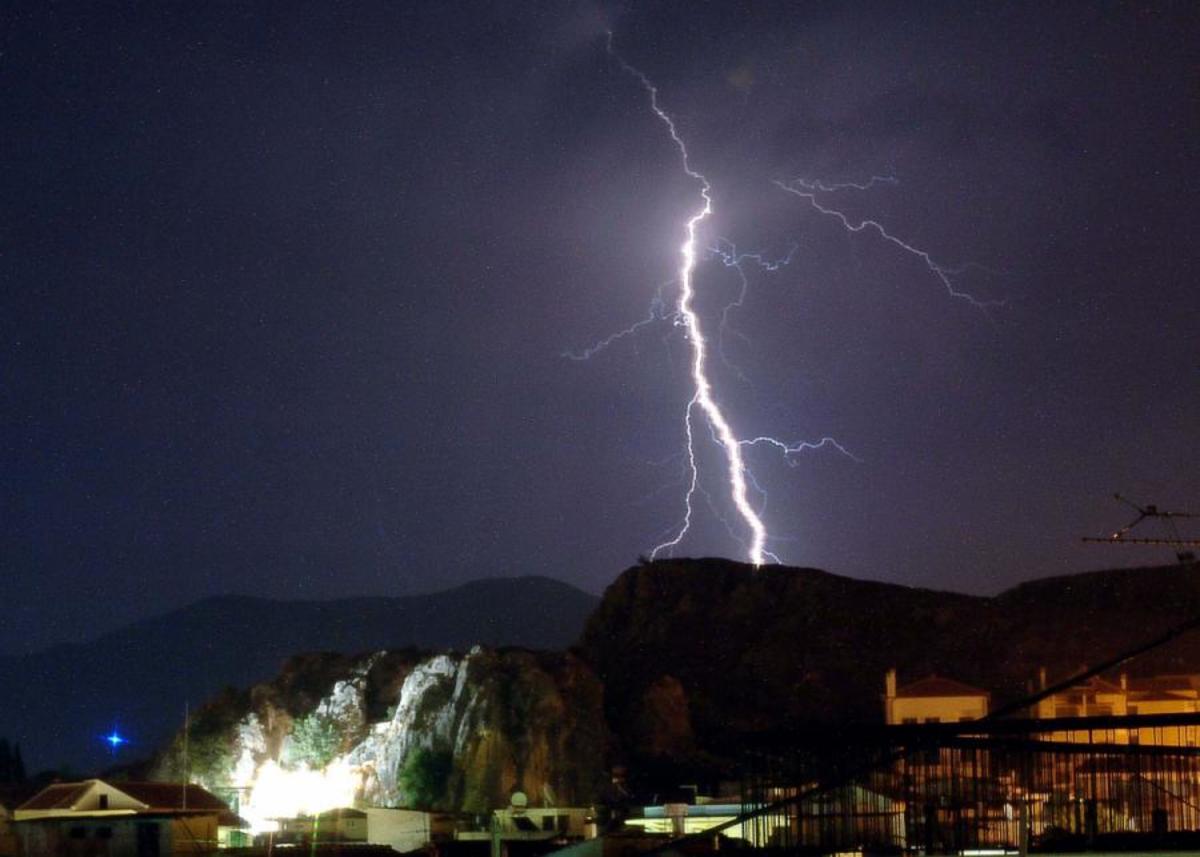 Η “Μέδουσα” θα “ηλεκτρίσει” όλη την χώρα! Εκατοντάδες κεραυνοί, βροχές και θερμοκρασίες χειμώνα