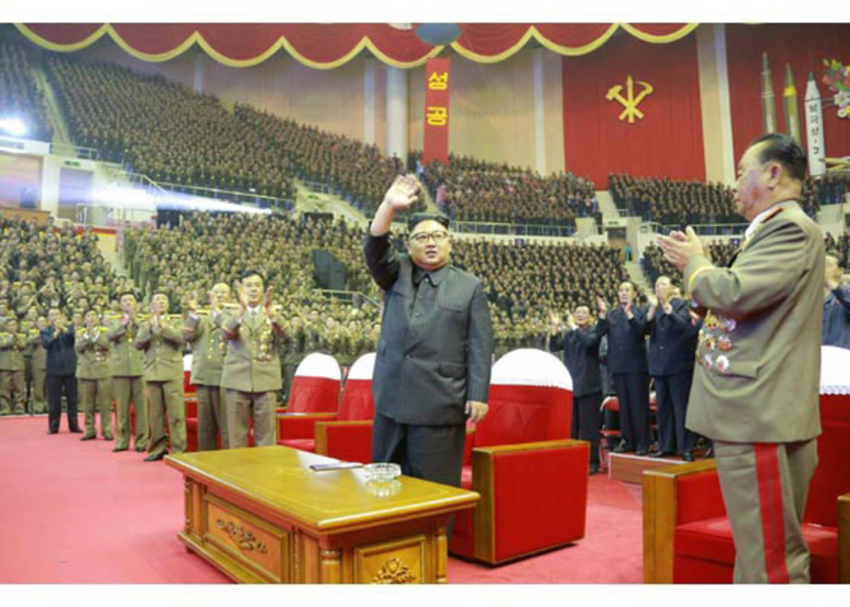 Βόρεια Κορέα: Χοροί και… πανηγύρια για την εκτόξευση του διηπειρωτικού πυραύλου [pics, vids]