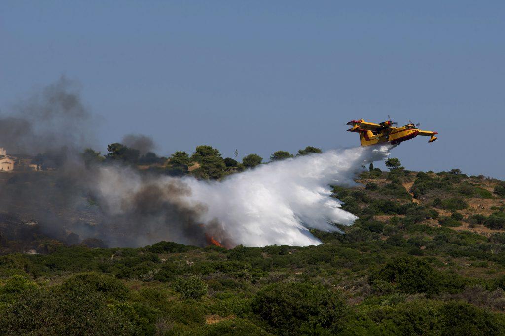 Φωτιά στα Κύθηρα: Ενισχύσεις από όλη την Ελλάδα – Κάηκαν 15.000 στρέμματα
