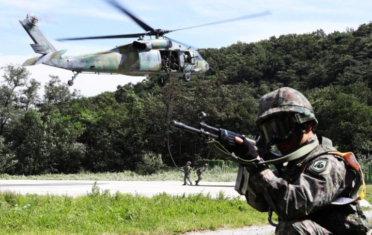 Ασκήσεις πολέμου στην κορεατική χερσόνησο! Βομβάρδισαν τα σύνορα Νότιας και Βόρειας Κορέας