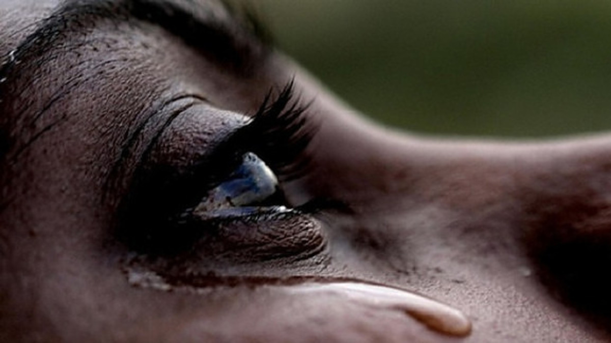 Εντόπισαν 15χρονη έγκυο να ζει μέσα σε σκουπίδια, χωρίς φως και νερό!