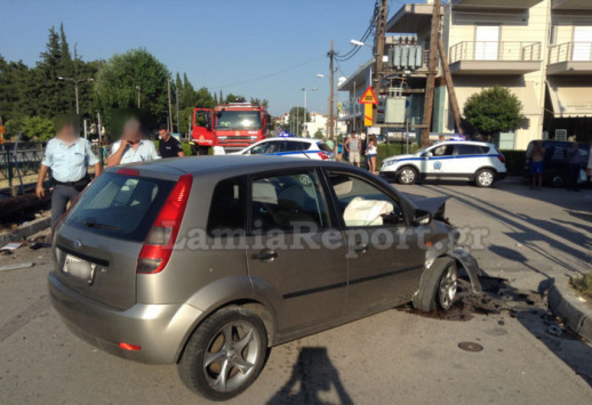 Λαμία: Όχημα έπεσε με μεγάλη ταχύτητα σε κολώνα της ΔΕΗ – Στο νοσοκομείο η οδηγός