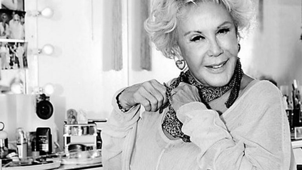 Ζωή Λάσκαρη: “Ξέρεις πόσοι δεν ξυπνάνε το πρωί”;