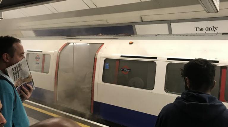 Φωτιά στο μετρό του Λονδίνου – Εκκενώθηκε σταθμός [pics]