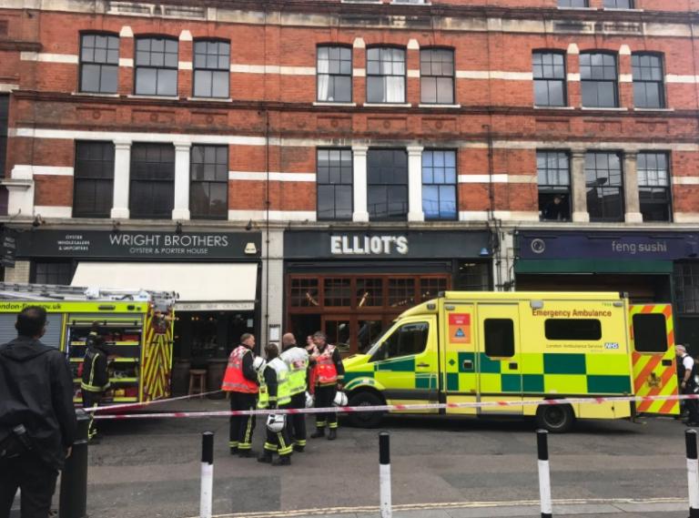 Λονδίνο: Πανικός μετά από το τρομοκρατικό χτύπημα! Συνελήφθη ένας άντρας που κρατούσε μαχαίρι [pics, vid]