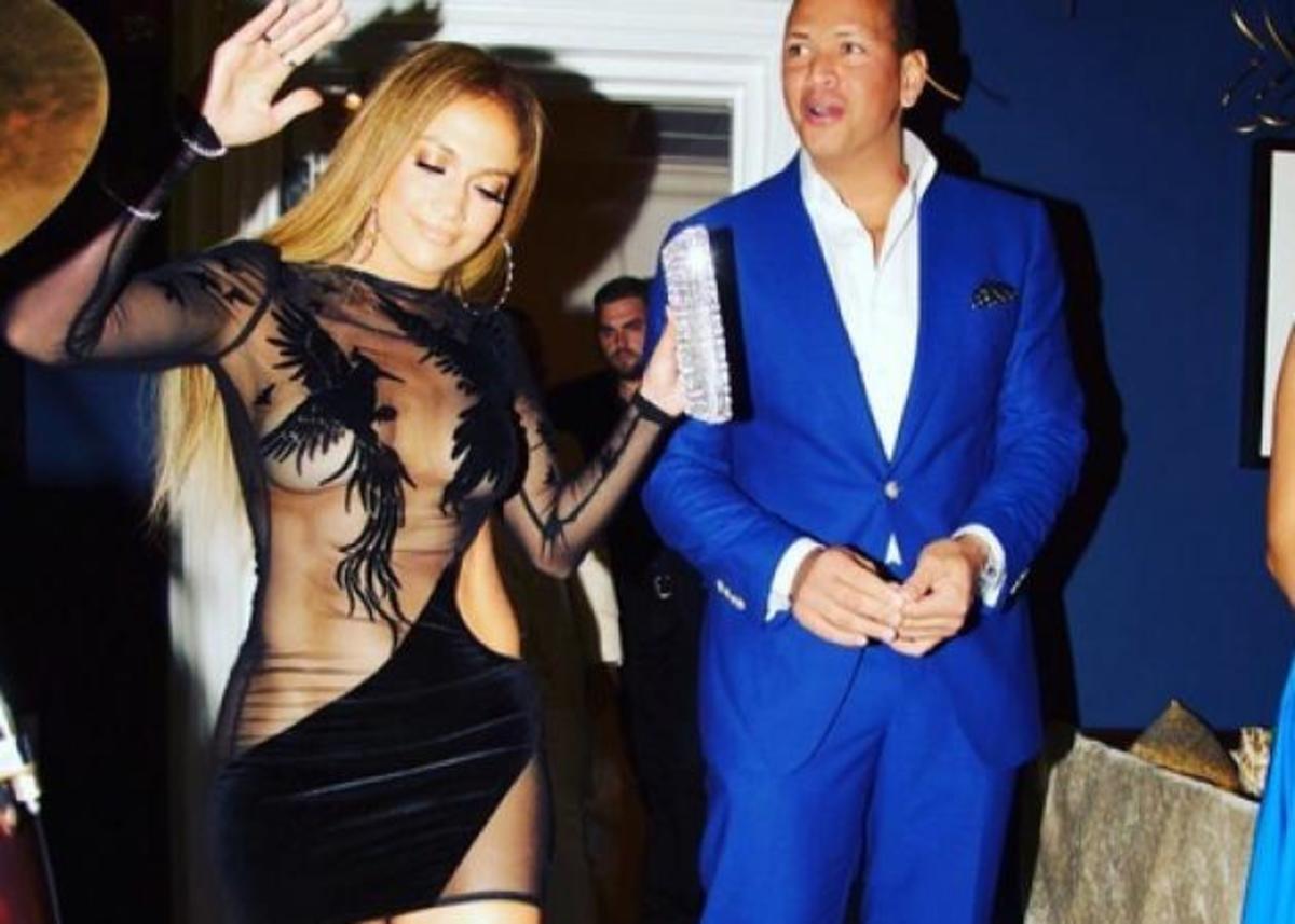 “Κόλαση” η Jennifer Lopez – Έγινε 48 και έβαλε “φωτιά” με το σέξι μικροσκοπικό φόρεμά της! [pics]