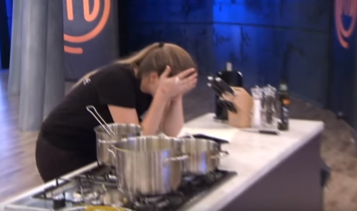 MasterChef: Κατέρρευσε η Αγγελική με τα σχόλια του Σκαρμούτσου!