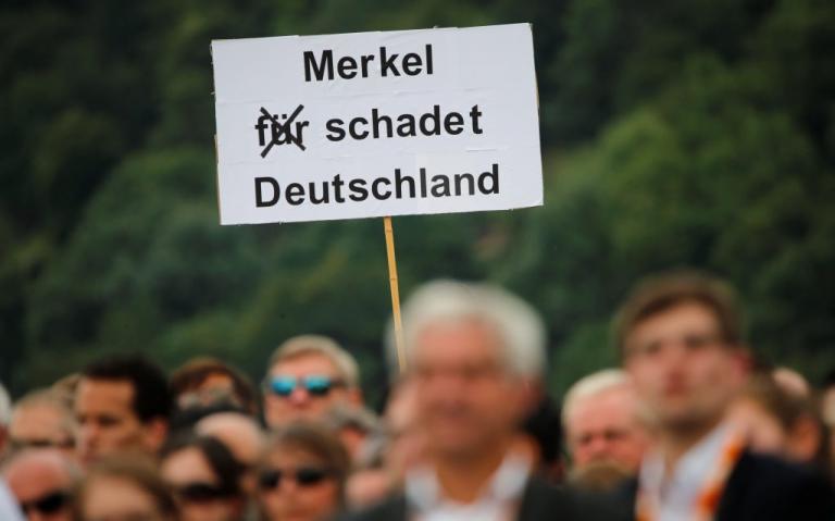 Χίλιες μηνύσεις σε βάρος της Μέρκελ – Την κατηγορούν για… προδοσία