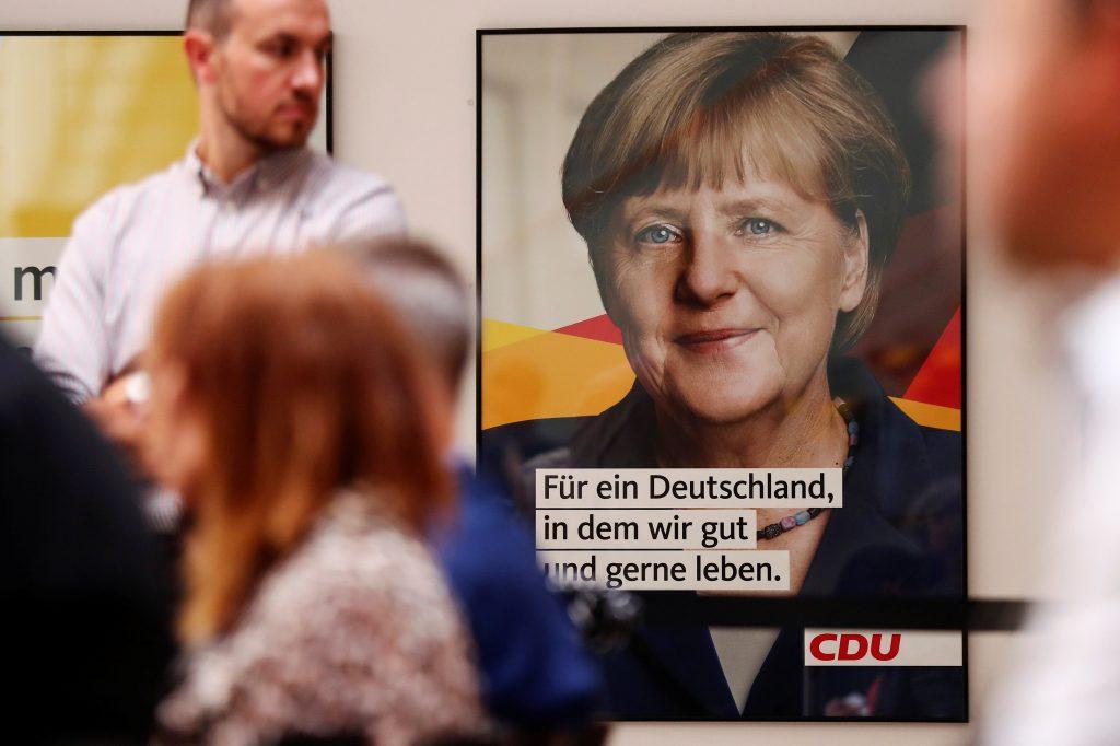 Γερμανία: Μικρή υποχώρηση της δημοφιλίας της Μέρκελ