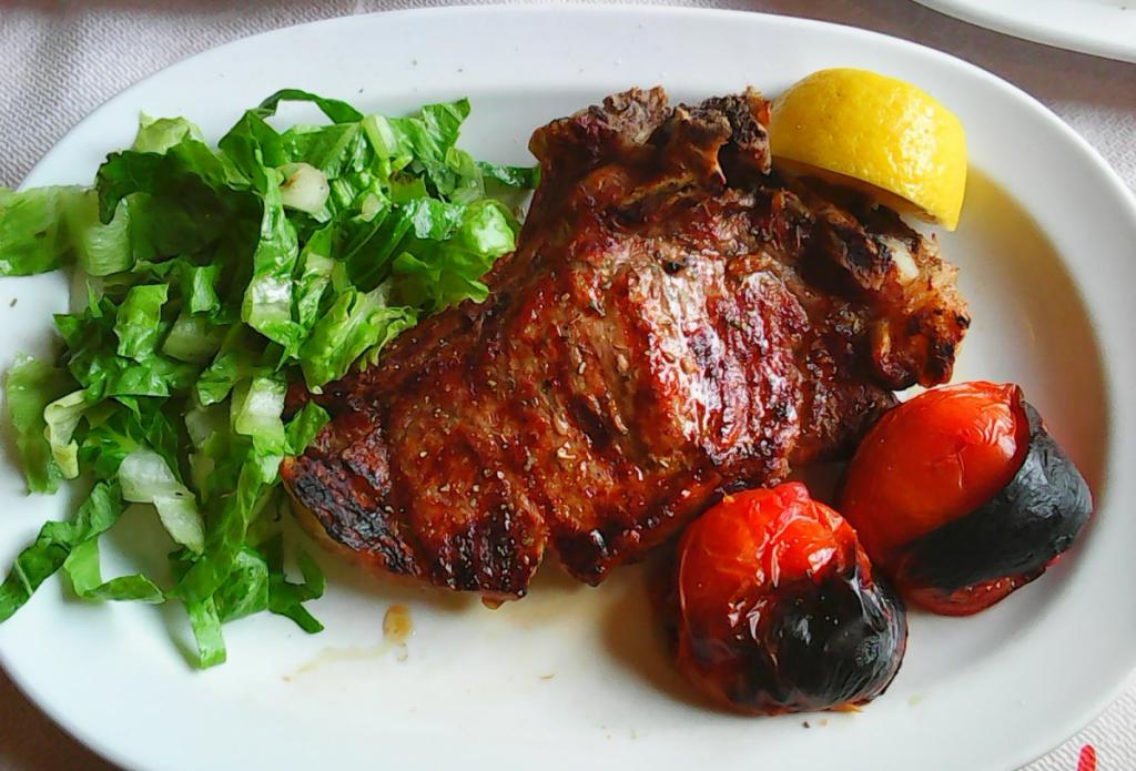 “Αυτή μου έκανε απαγωγή! Έφαγα τη μπριζόλα, τη σαλάτα… πήρα το μεζεδάκι μου”!