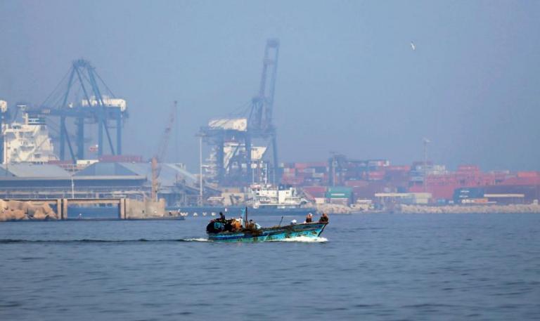 “Πλοία – φαντάσματα” κάνουν παράνομο εμπόριο πετρελαίου για τους τζιχαντιστές στο “Τρίγωνο των Βερμούδων” της Μεσογείου
