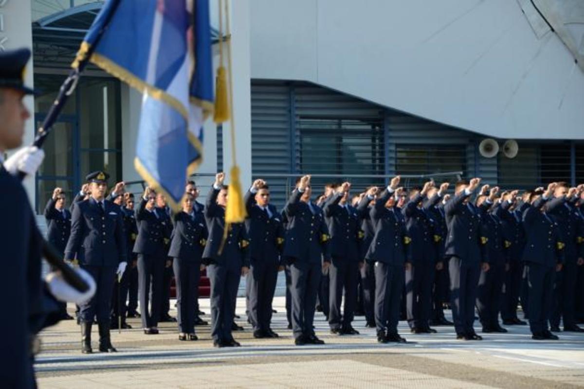 Οι νέοι Ανθυποσμηναγοί της Πολεμικής Αεροπορίας πήραν τα ξίφη τους! [pics]