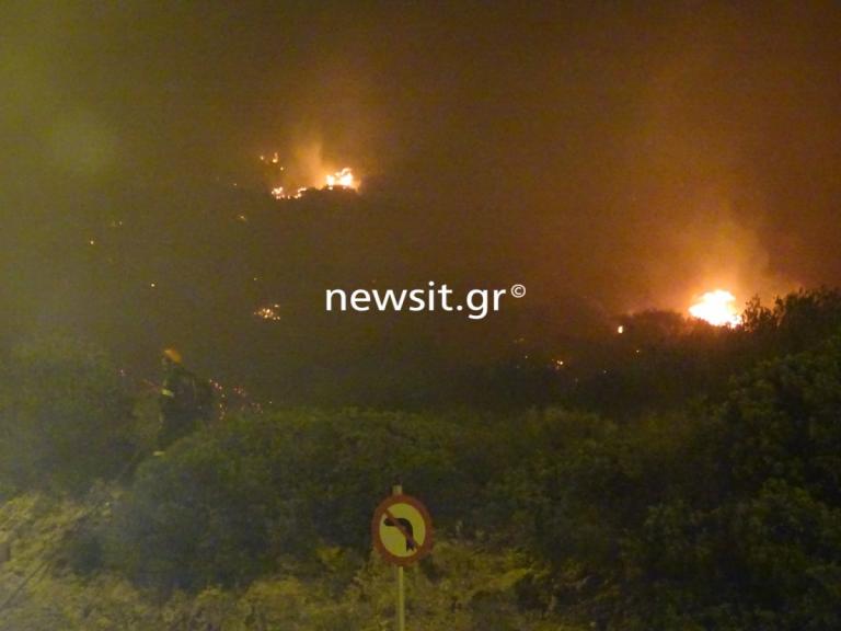 Φωτιά στα Καλύβια: Ολονύχτια “μάχη” με τις φλόγες! Αγωνία για τους κατοίκους
