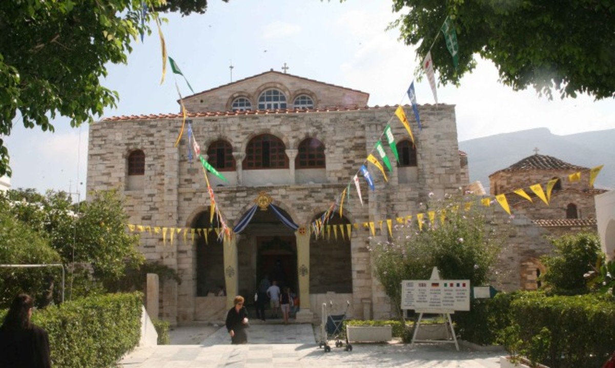 Δεκαπενταύγουστος: Η Πάρος τιμά την Παναγία Εκατονταπυλιανή