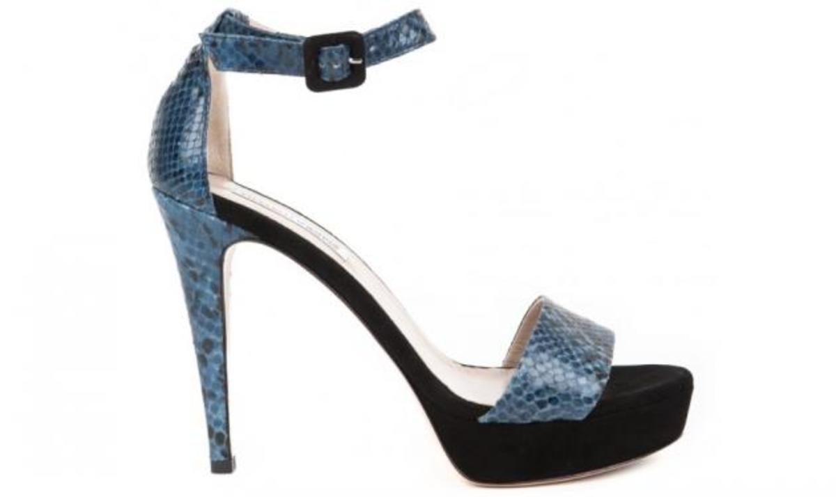 Αυτό το σέξι πέδιλο πρέπει να το αποκτήσεις για το καλοκαίρι!