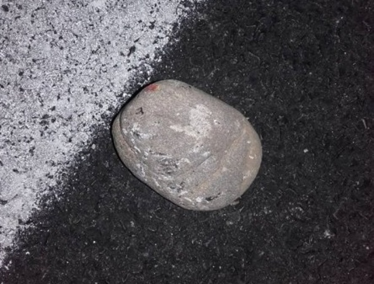 Τρόμος στην Ιόνια Οδό! Ανεγκέφαλοι πετούν πέτρες στους οδηγούς [pics]