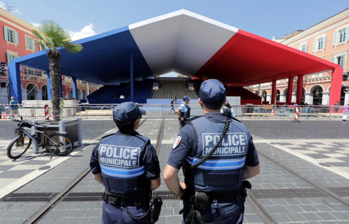Στρατός, πυροσβέστες και αστυνομικοί για την προστασία του Τραμπ! Απίστευτα μέτρα ασφάλειας στην Γαλλία