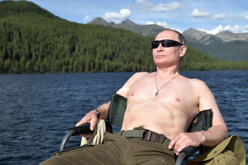 Πούτιν: Έκανε μόδα! Φωτογραφίζονται γυμνοί από τη μέση και πάνω