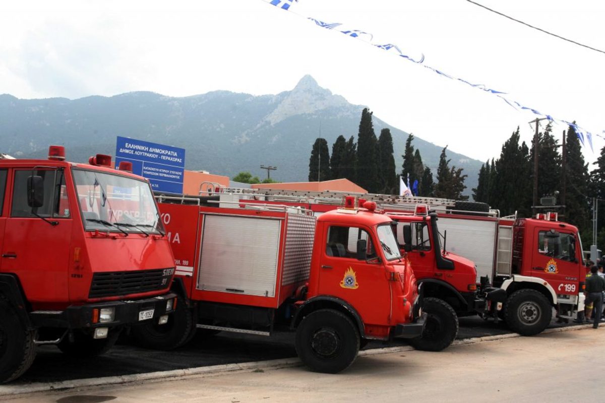 Φωτιά τώρα στο ρέμα της Χελιδονούς