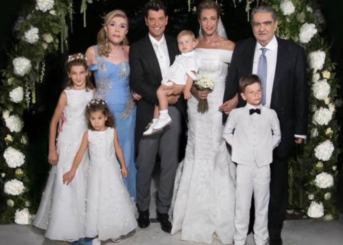 Σάκης Ρουβάς – Κάτια Ζυγούλη: Οι πρώτες φωτογραφίες και οι λεπτομέρειες από τον παραδοσιακό γάμο τους