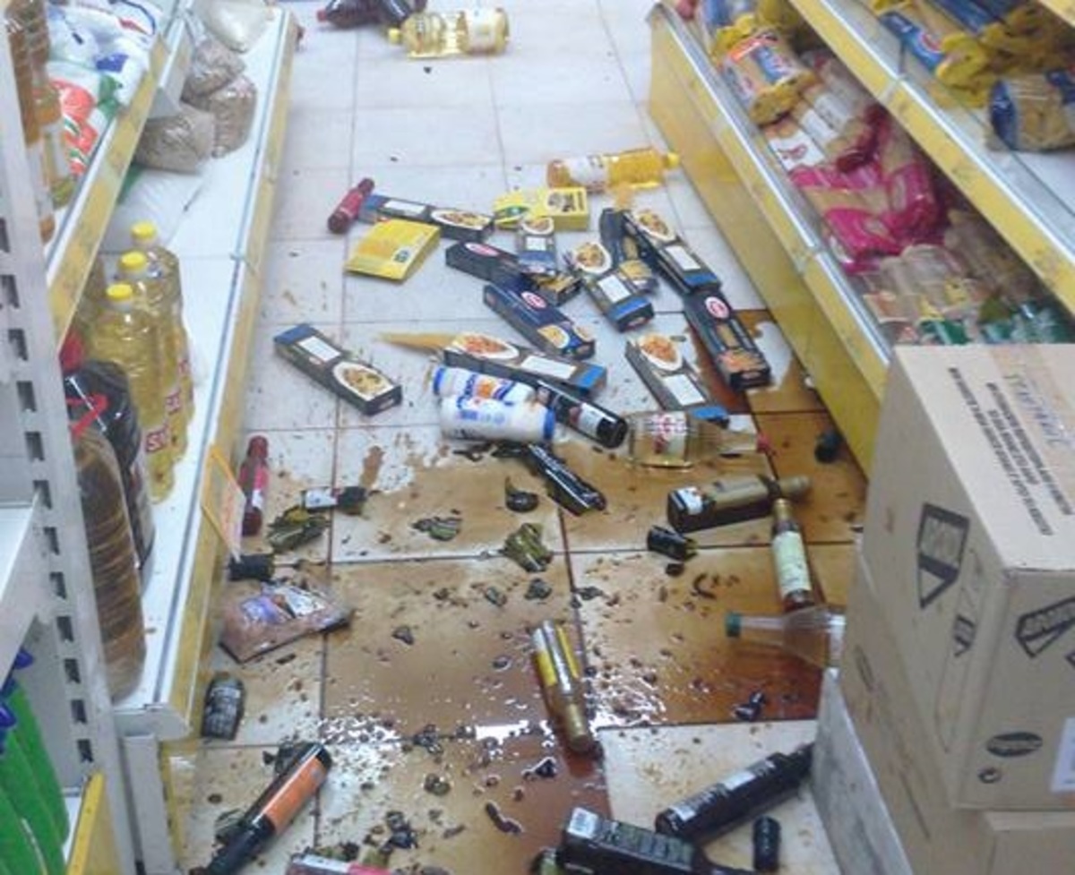 Σεισμός – Κρήτη: Τα… σπασμένα του Εγκέλαδου – Την “πλήρωσαν” τα μπουκάλια [pics]