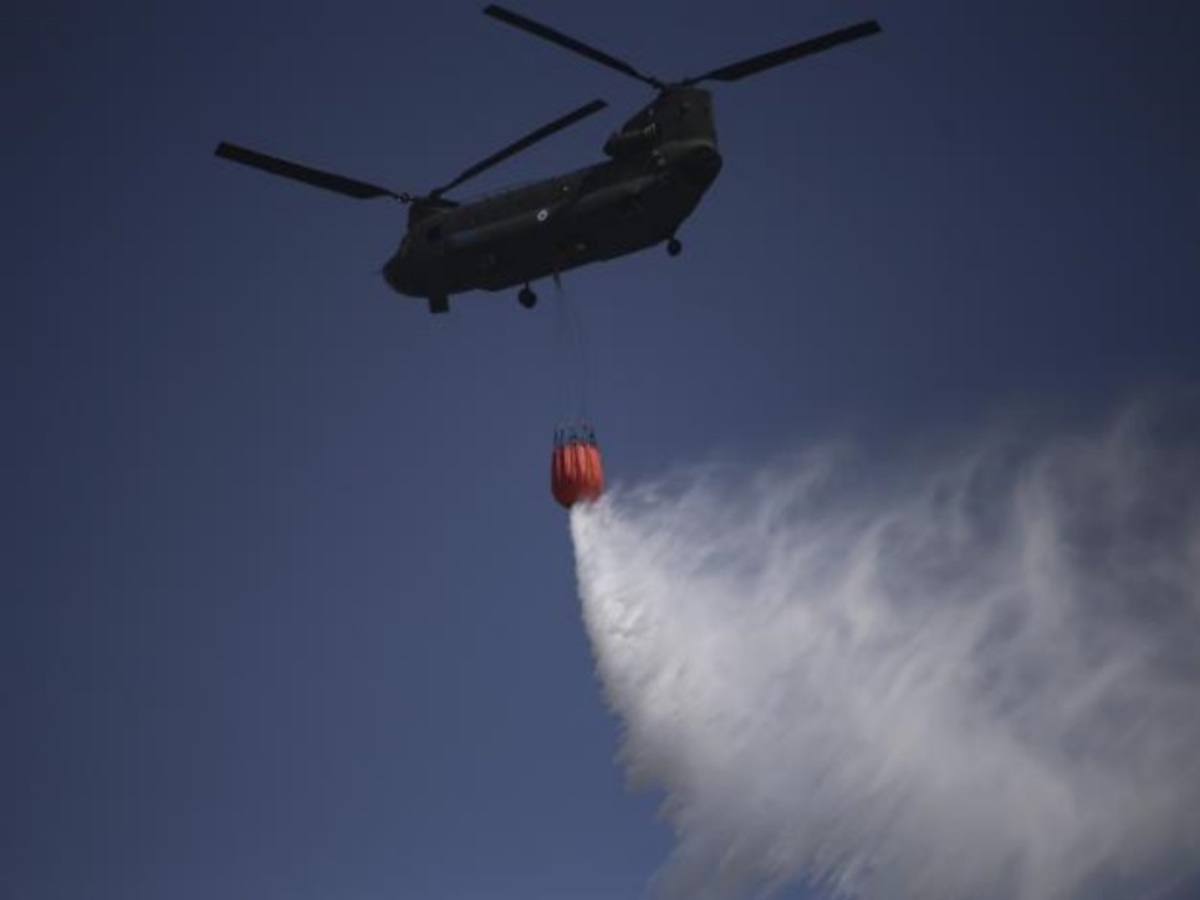 Τα Chinook της Αεροπορίας Στρατού στην πρώτη γραμμή πυρόσβεσης [vid]