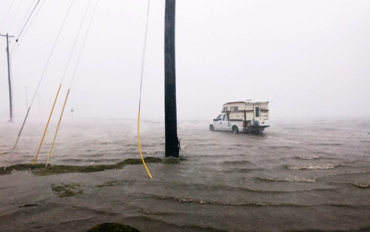 Τυφώνας Χάρβεϊ: Συγκλονιστική μαρτυρία Έλληνα – Νέα σοκαριστικά βίντεο
