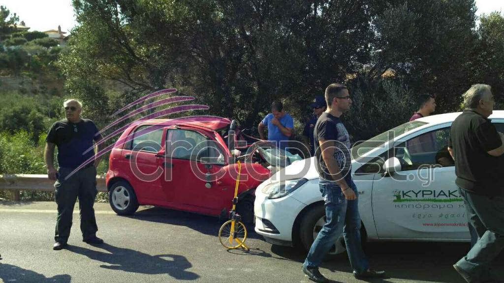 Τροχαίο στην Κρήτη: Οι πρώτες εικόνες της τραγωδίας – 1 νεκρός και 2 τραυματιες