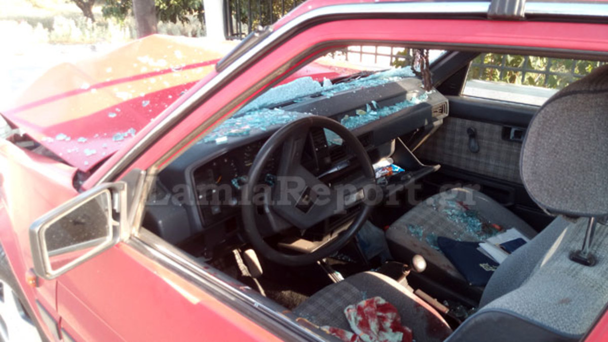 Λαμία: Αυτοκίνητο καρφώθηκε σε κολώνα – Αυτοψία στο σημείο του τροχαίου [pics]