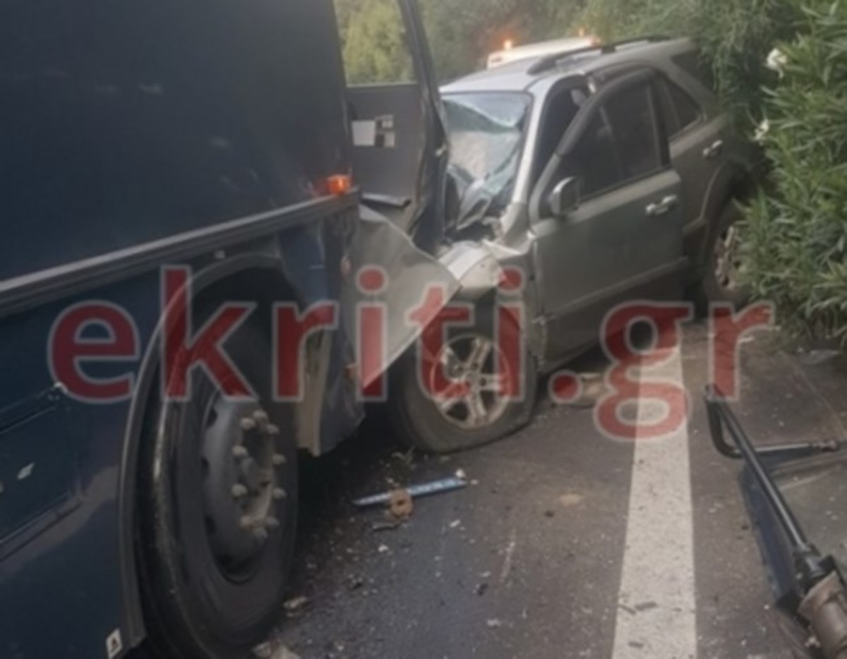 Κρήτη: Σοβαρό τροχαίο με λεωφορείο της αεροπορίας που συγκρούστηκε με τζιπ – Πέντε οι τραυματίες [pics]
