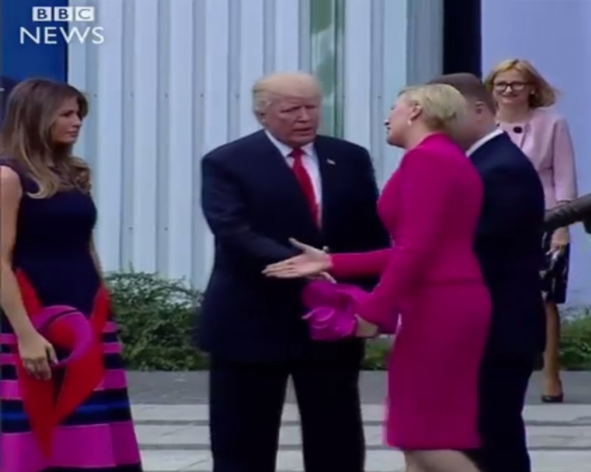 Πανηγυρικό “άκυρο” της Πολωνέζας Πρώτης Κυρίας στον Τραμπ! [vid]