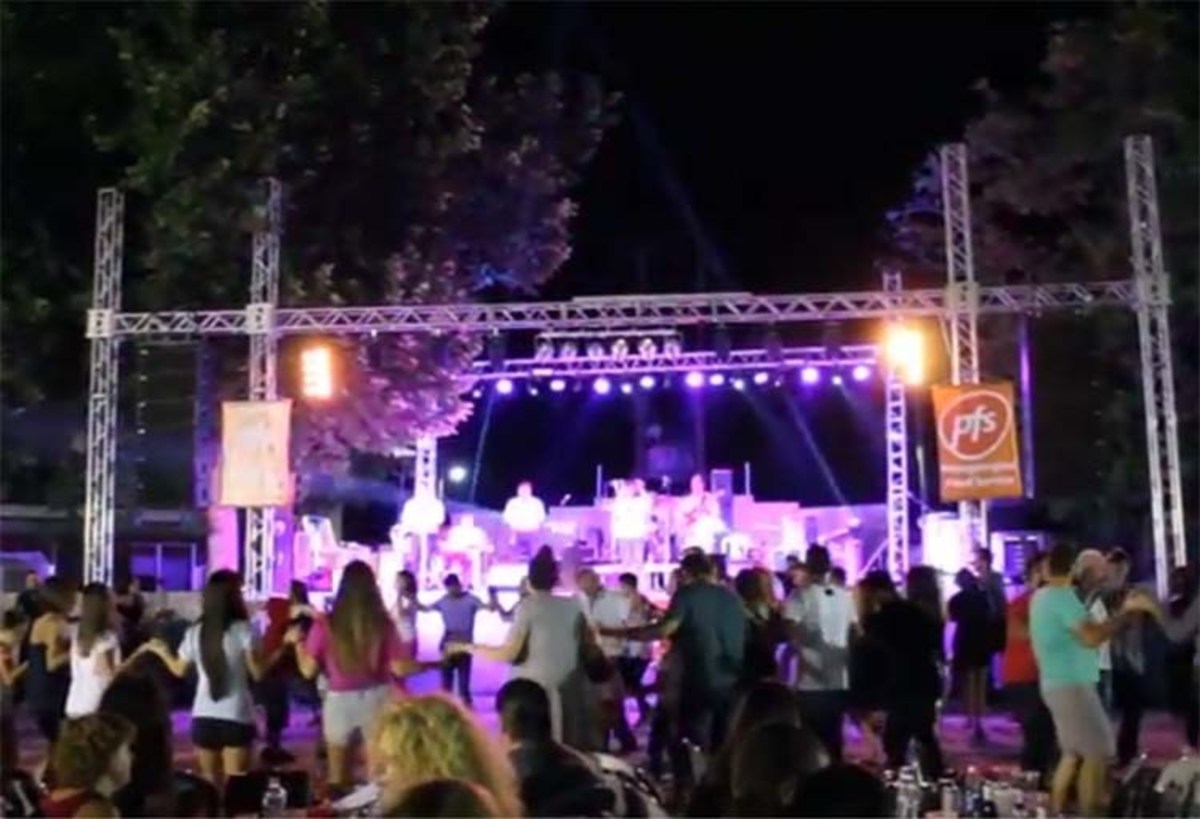 Λάρισα: Απίθανο επεισόδιο με τη Γωγώ Τσαμπά σε συναυλία – Το ξέσπασμα και το άδοξο τέλος της γιορτής [vid]