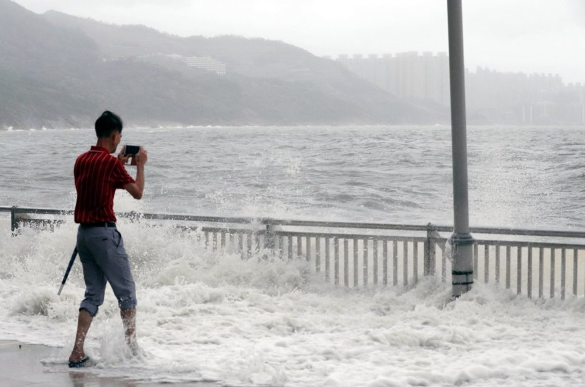 Τυφώνας Χάτο: Νεκροί και καταστροφές στο πέρασμά του! [pics]