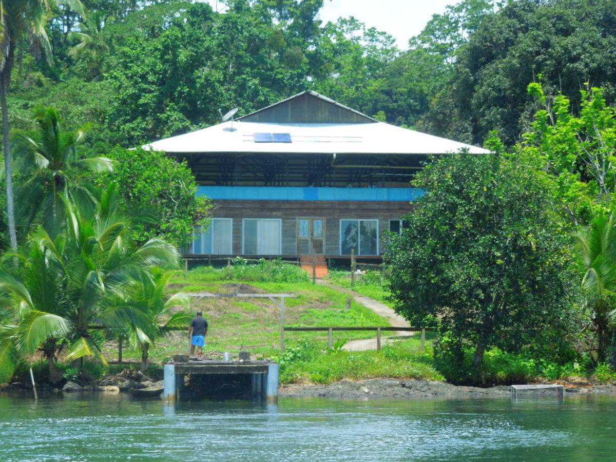 “Διαβολικό ζευγάρι” σκότωνε πλουσίους και τους έθαβε… στον κήπο του [pics]