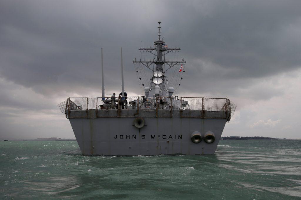 Αντιτορπιλικό USS John S. McCain: Σε “επίθεση” χάκερς μπορεί να οφείλεται η τραγωδία – Βρέθηκαν νεκροί ναύτες