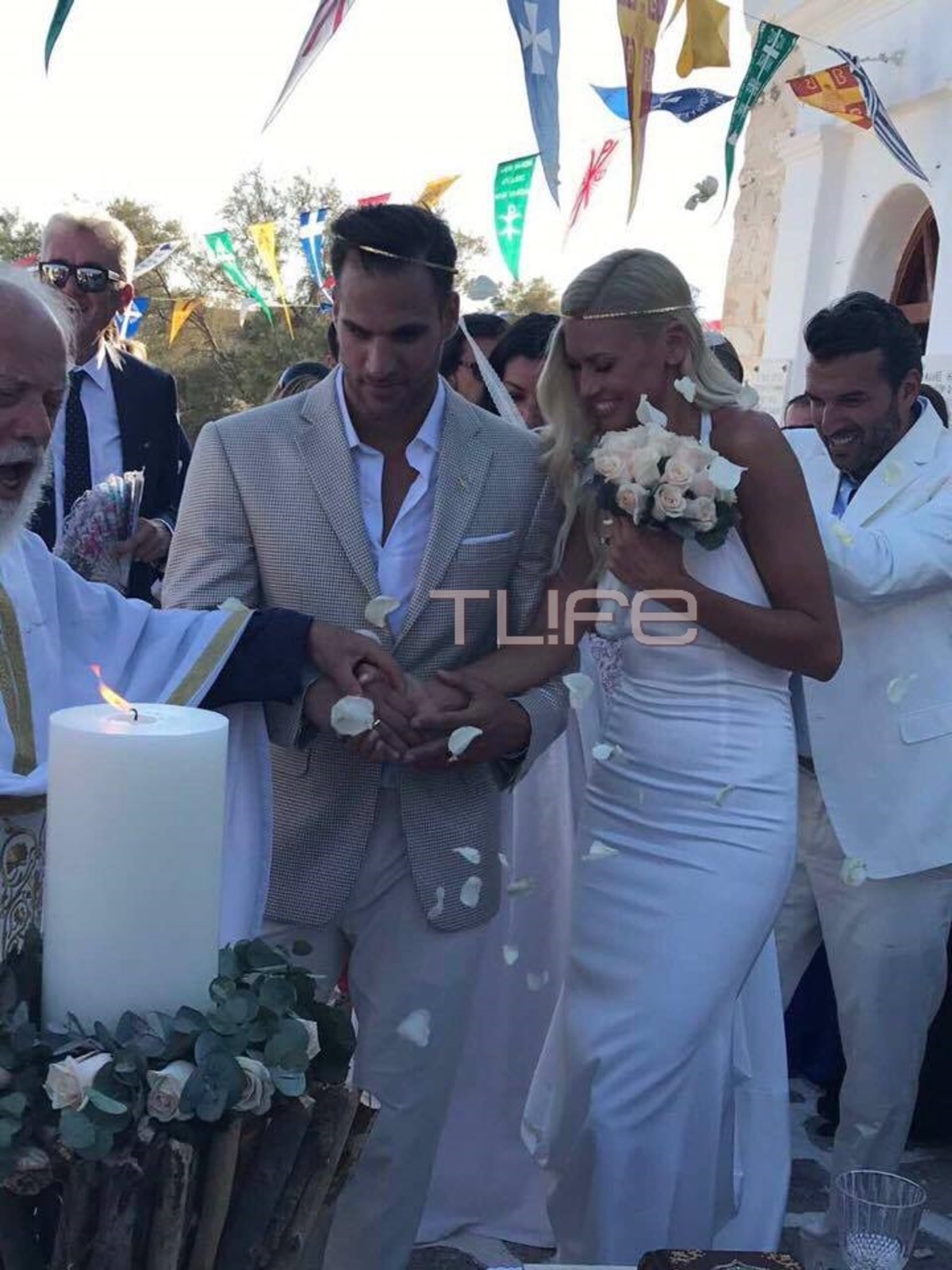 Βάσω Κολλιδα – Γιάννης Εμμανουηλίδης: Ο γάμος τους και η βάπτιση της κόρης τους στην Πάρο!