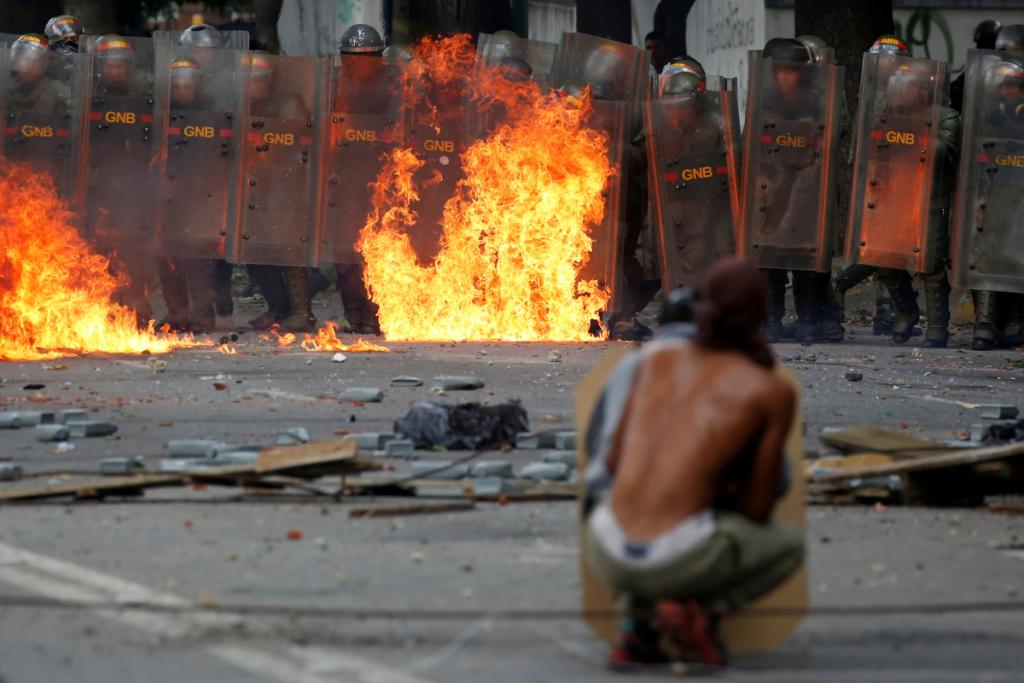 Βενεζουέλα: Χάος, αίμα και απεργία – Δύο ακόμα νεκροί στις βίαιες συγκρούσεις