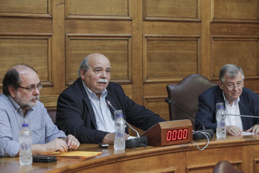 Βούτσης: “Προβοκάτσια” όλο αυτό από τους αστυνομικούς στα Εξάρχεια