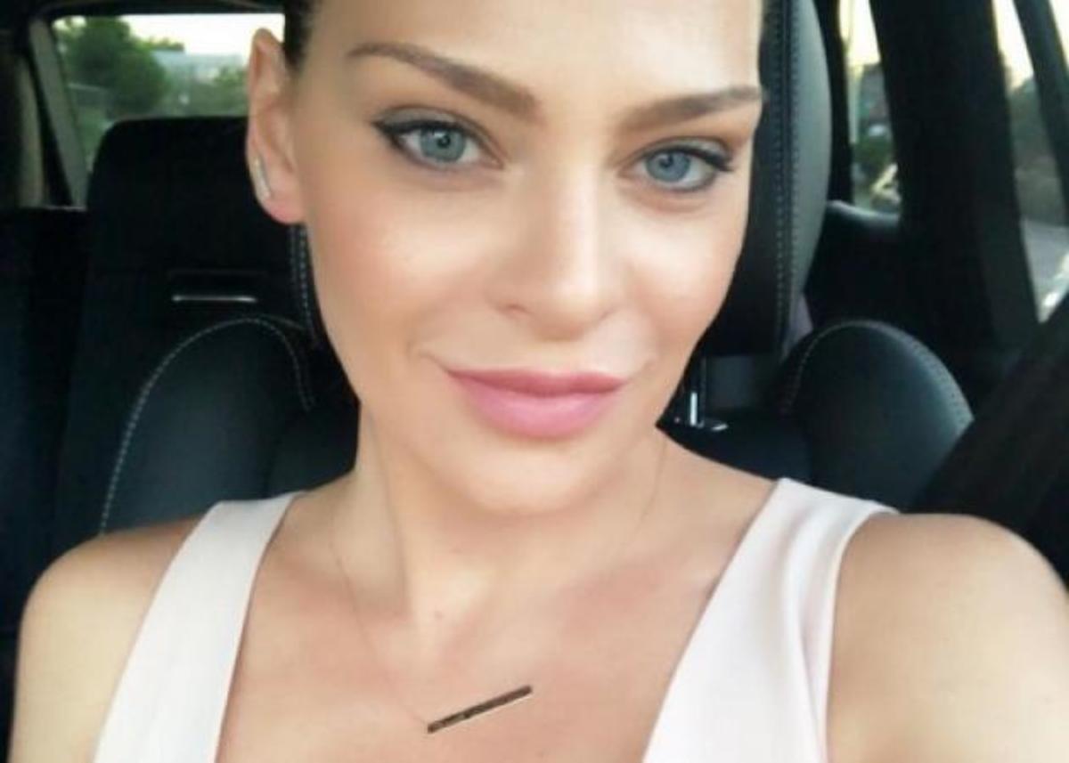 Υβόννη Μπόσνιακ: Βουτιές στην πισίνα με την Μαρία Μπεκατώρου!