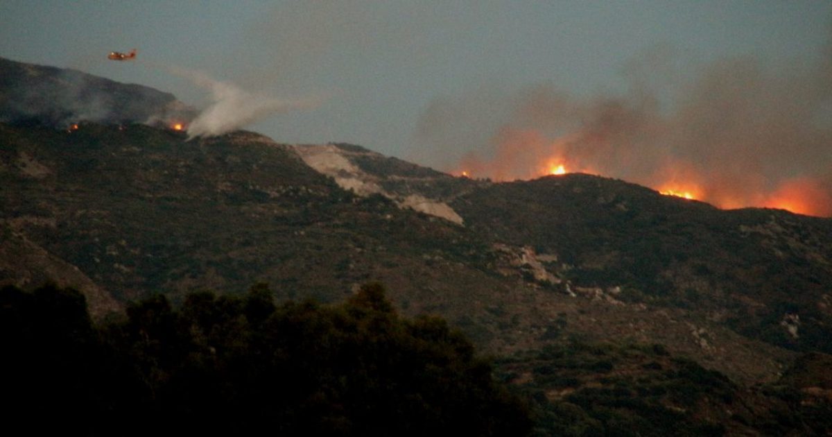 Καίγεται η Ζάκυνθος – “Κόλαση” από δύο μεγάλες φωτιές στο νησί