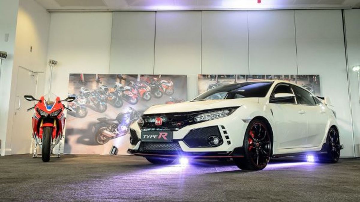 H Honda γιορτάζει τα 25 χρόνια των Type R και Fireblade