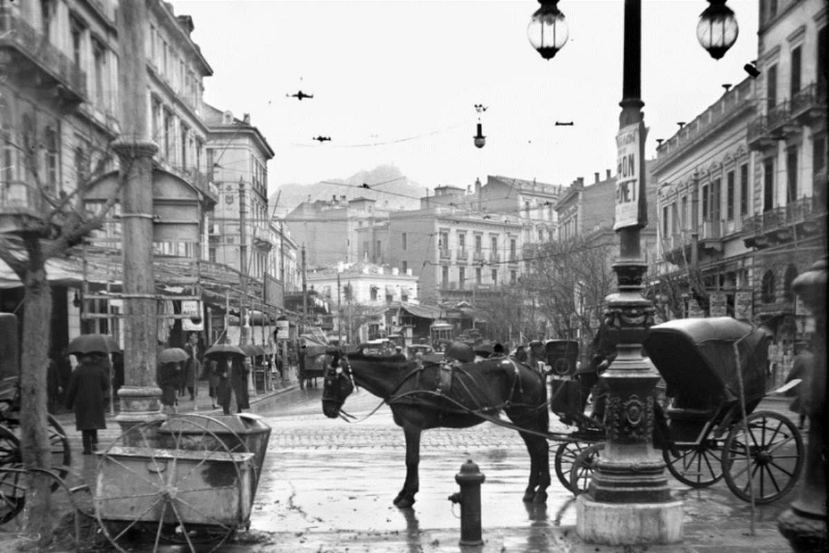 Σπάνιες φωτογραφίες από μία “άγνωστη” Αθήνα – Εικόνες που συναρπάζουν