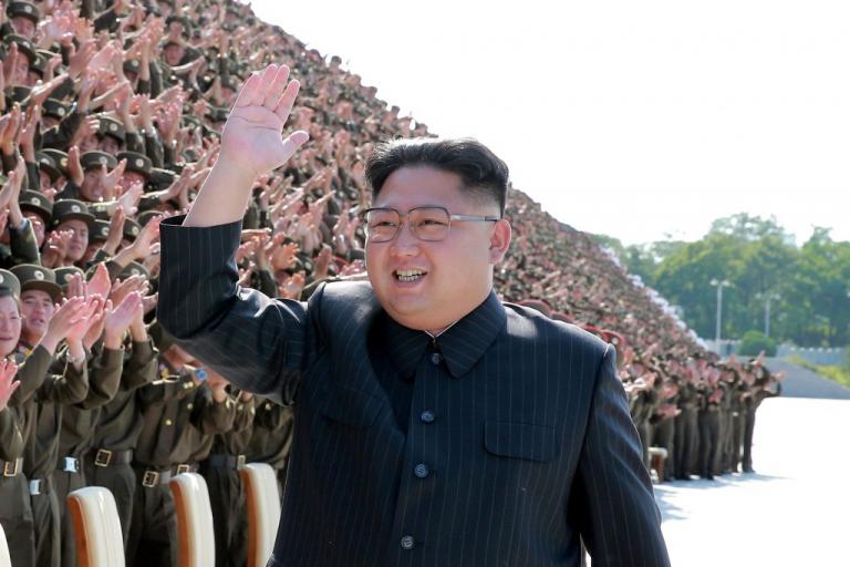 Βόρεια Κορέα: Όλοι μαζί και ο Κιμ Γιονγκ Ουν μόνος - "Οι επιπλέον κυρώσεις δεν θα αλλάξουν κάτι"