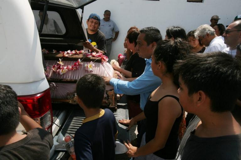Φονικός σεισμός στο Μεξικό: Θρήνος και δάκρυα - Τουλάχιστον 90 οι νεκροί