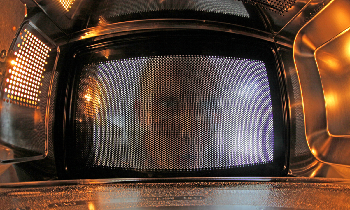 Γιατί να μην λειτουργείτε τον φούρνο μικροκυμάτων άδειο – Προσοχή!